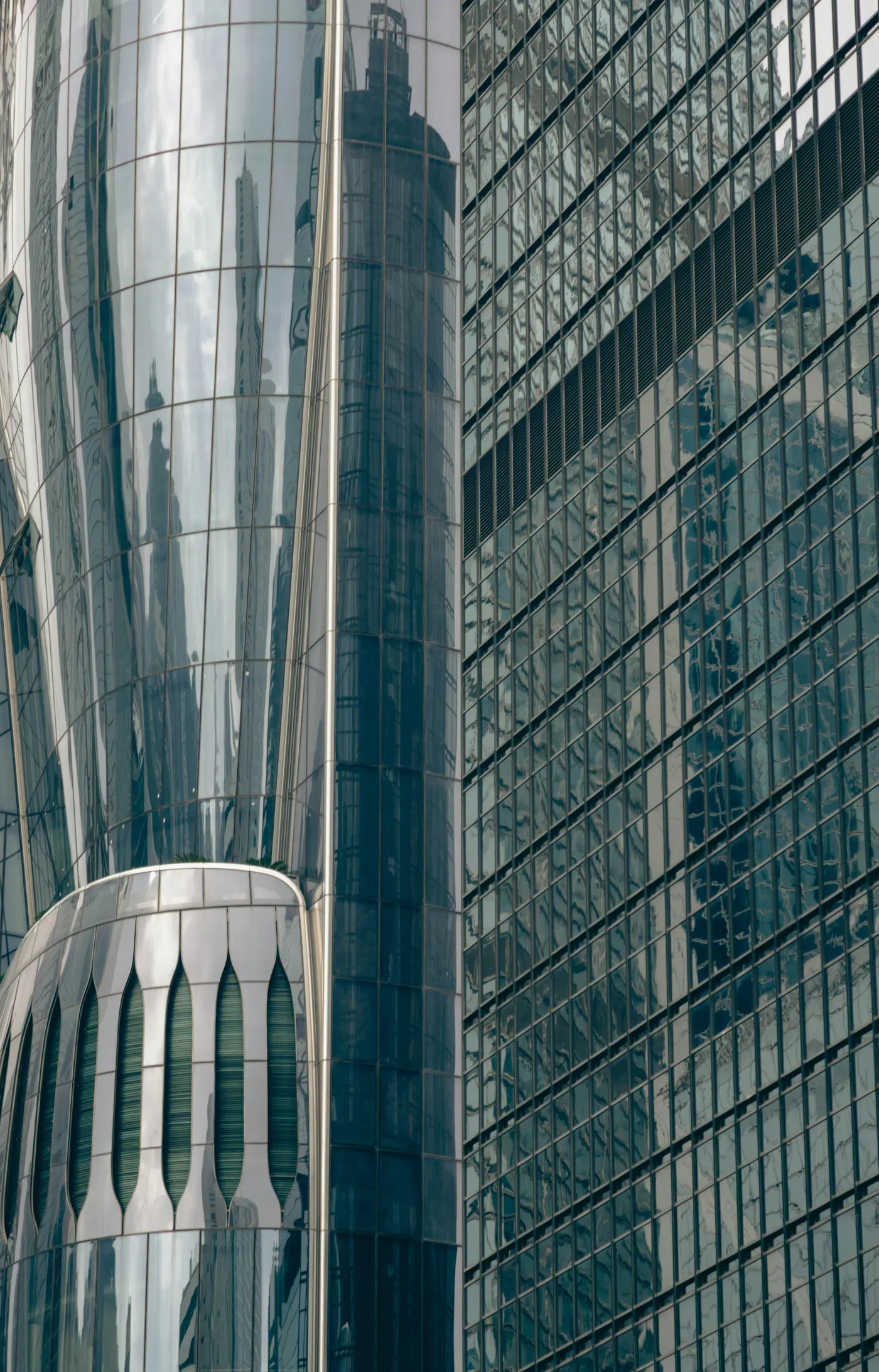 Reflective glass façades with contrasting architectural lines